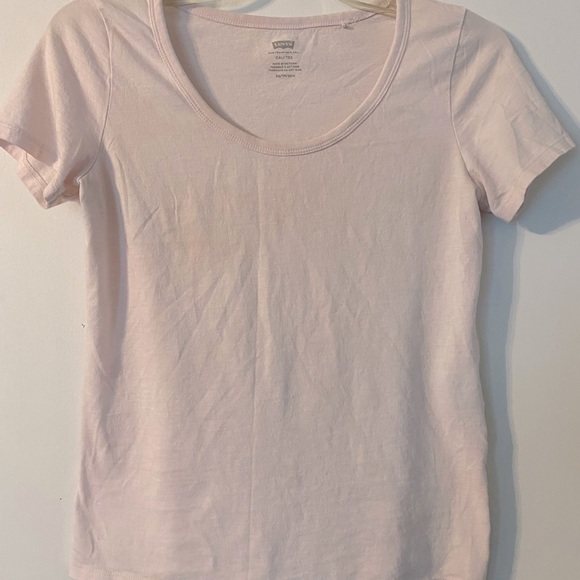 2 Levi’s basic Tee - Picture 2 of 2